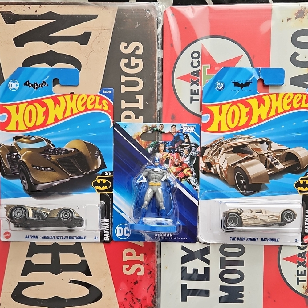 DC Comics Hot Wheels Batman Vehicle Set - Black, Gold, and Blue